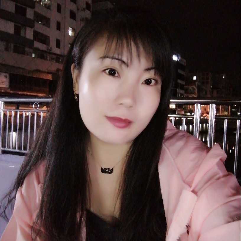 机器猫挽手明理的照片
