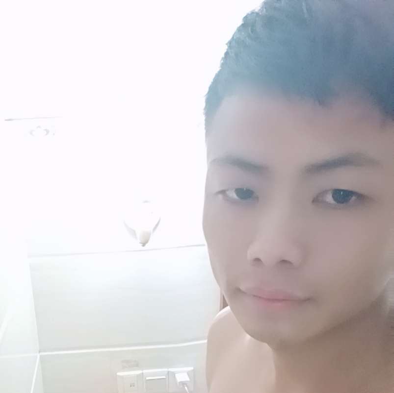 帅气蹙眉魔镜的照片