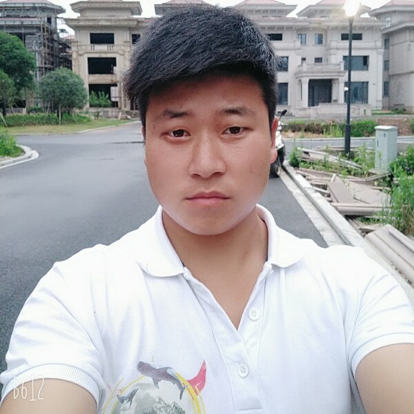 黑猫方快乐的照片