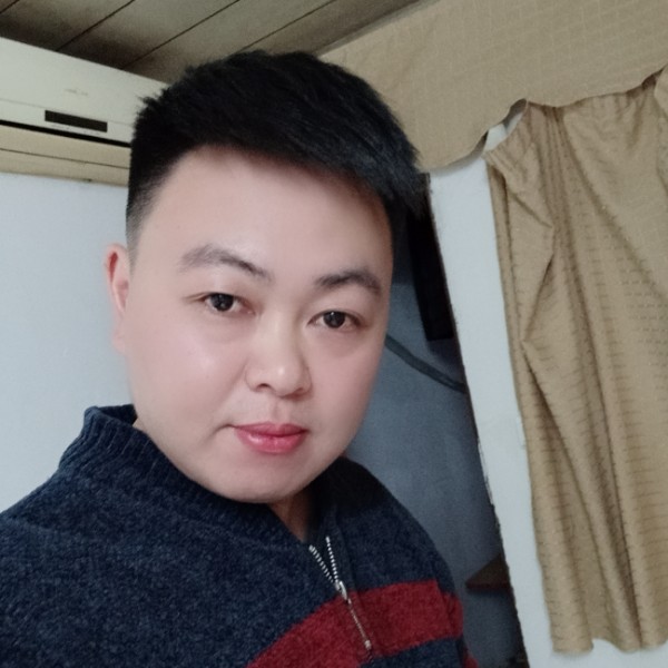 白猫孤單的照片