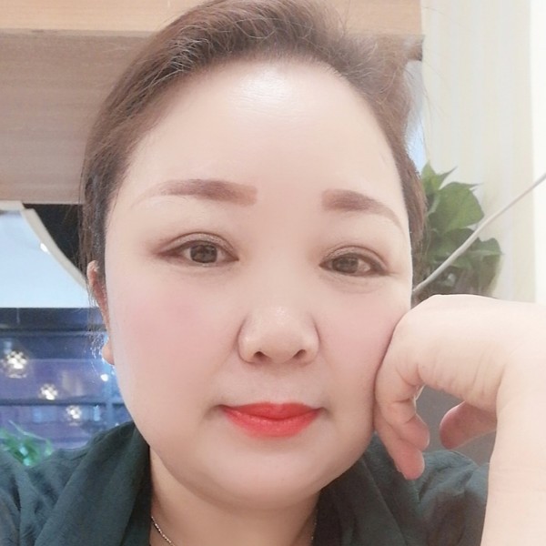草丛腼腆的照片