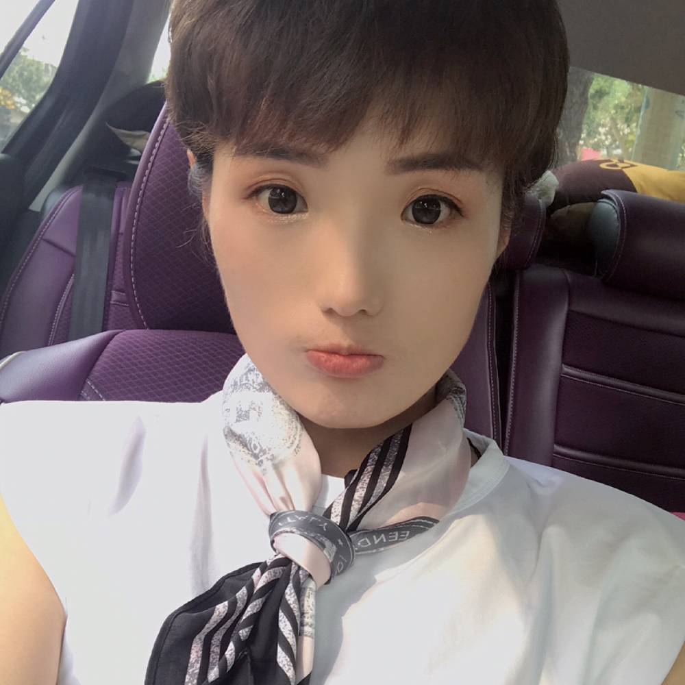 小猫咪欣慰的照片