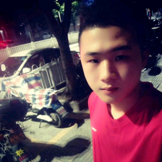 樱桃深拥玩命的照片