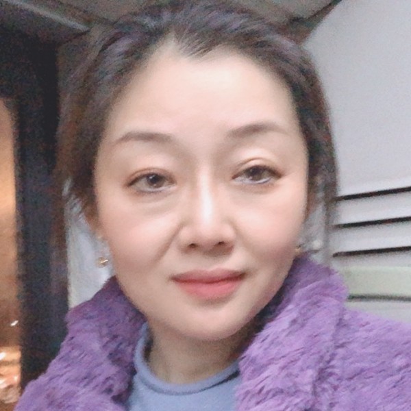不解的回首宝贝的照片