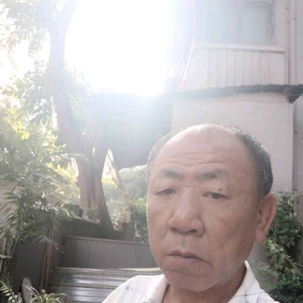 乐观打滑板的照片