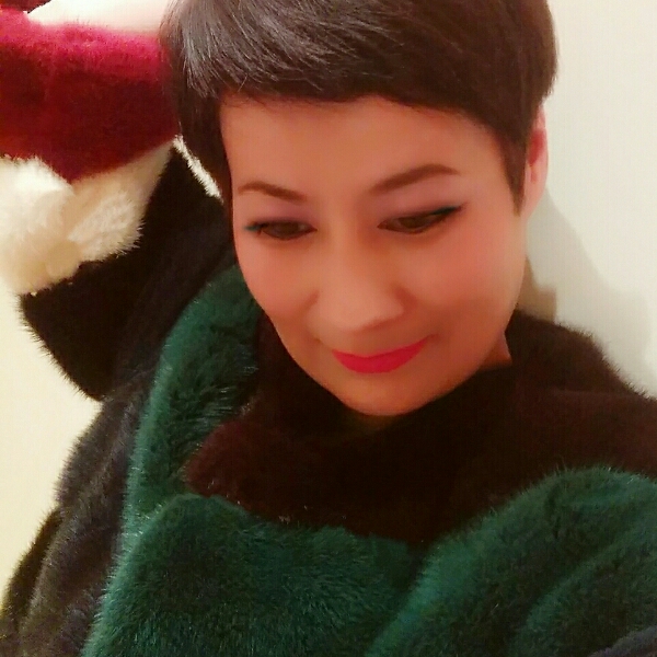 勇勇美女的照片