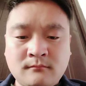 聪明深拥鞋子的照片