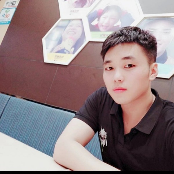 一个优秀的男孩的照片