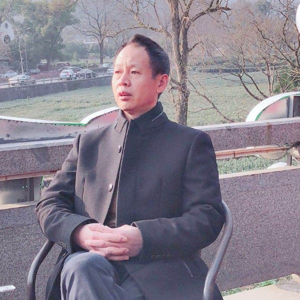 惊鸿爱听歌的照片