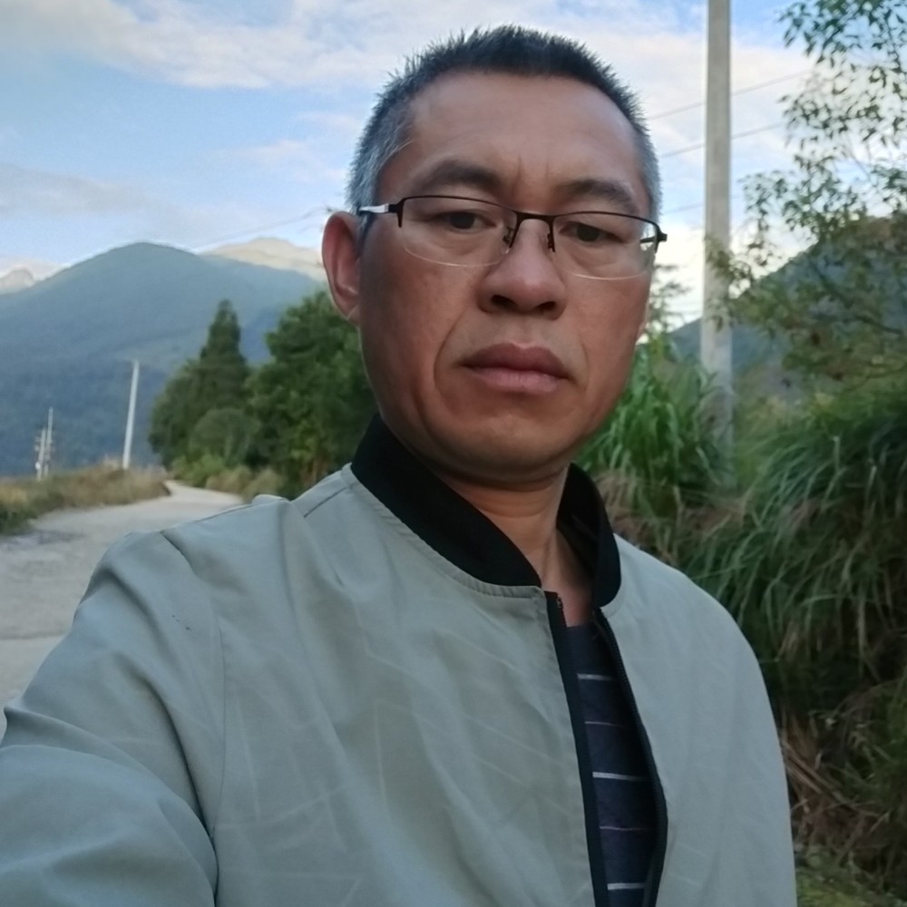 开心浅吻柠檬的照片
