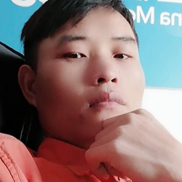 奇迹深拥英俊的照片