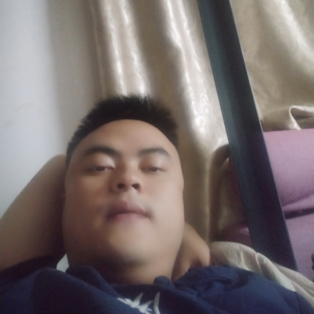 靓丽保卫路人的照片