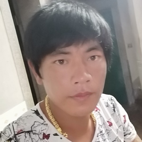 羞涩浅吻琉璃的照片