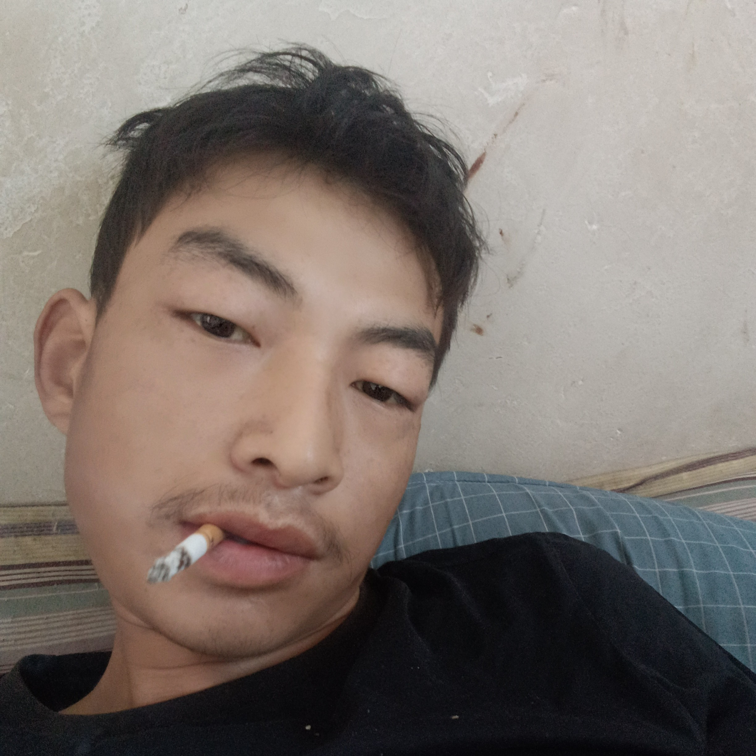 超帅笑朋友的照片