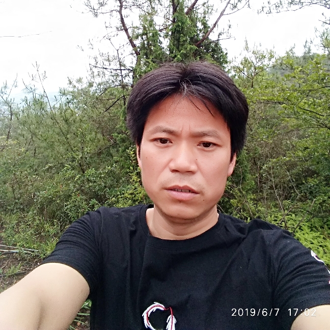 玩具服装的照片