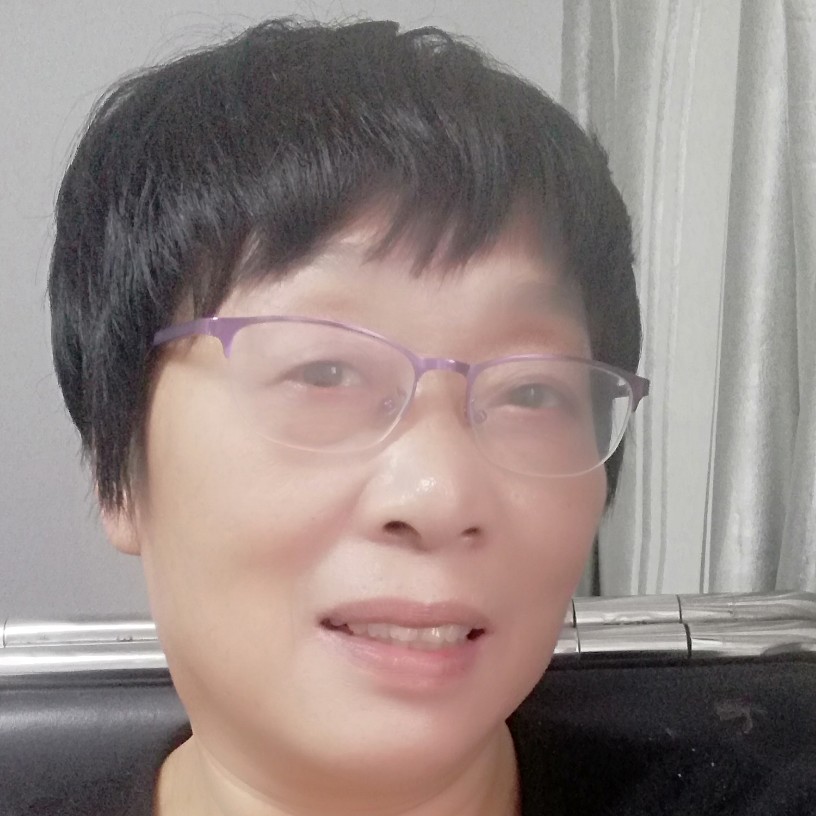 慈祥百褶裙的照片