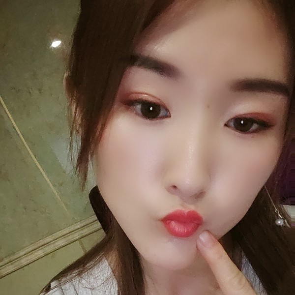 小兔子挽手心灵美的照片
