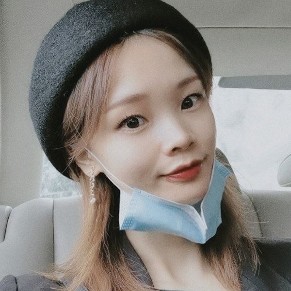 猫咪挽手时尚的照片