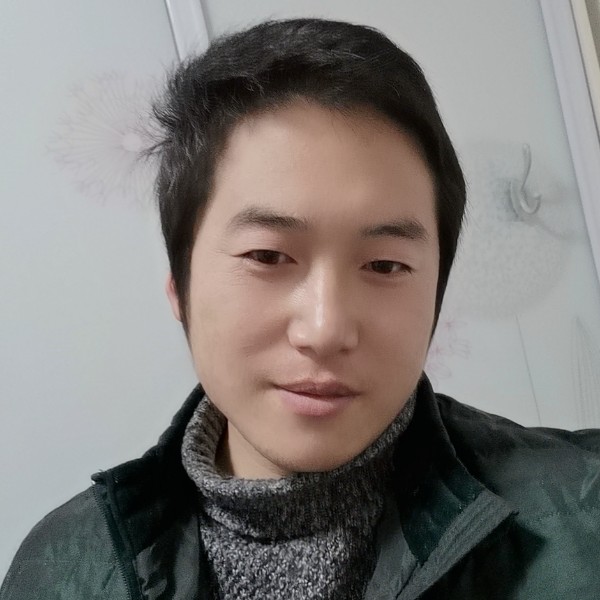 独奏孤琴的照片