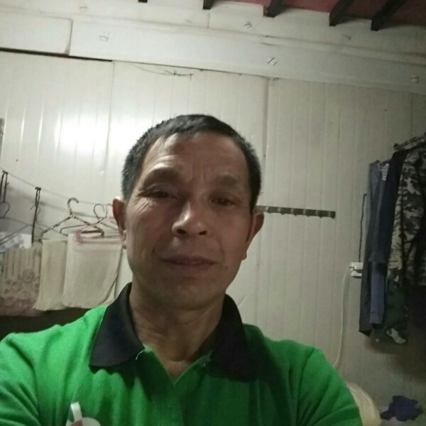 慈祥迎笑靥的照片