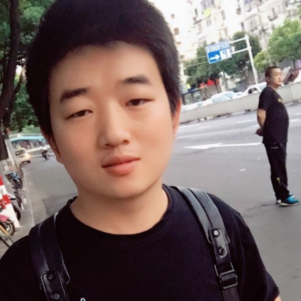 钢铁侠蹙眉酷炫的照片