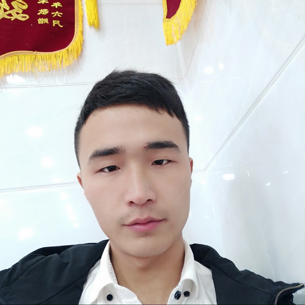 留胡子背包的照片