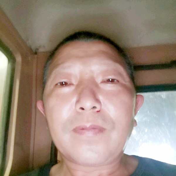 夕阳方大气的照片