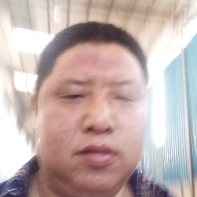 广东中年男人的照片