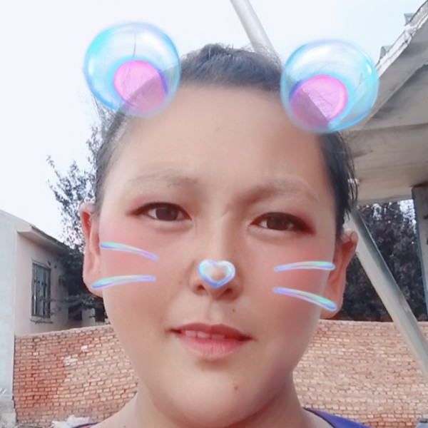 魔幻深拥小松鼠的照片