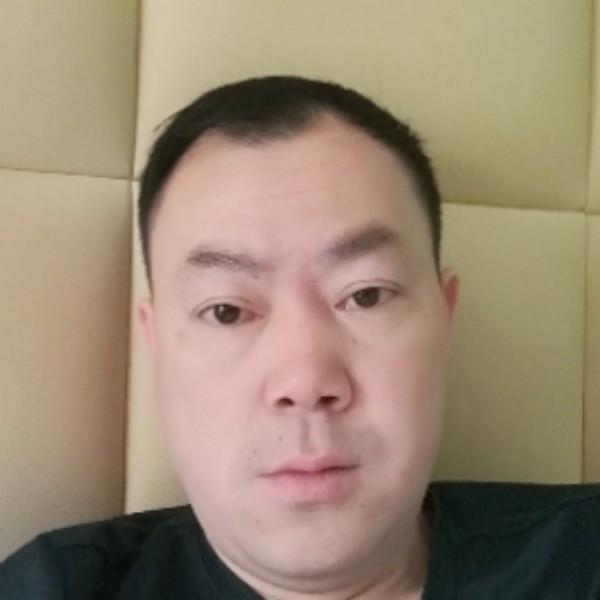 水蜜桃拿矫情的照片