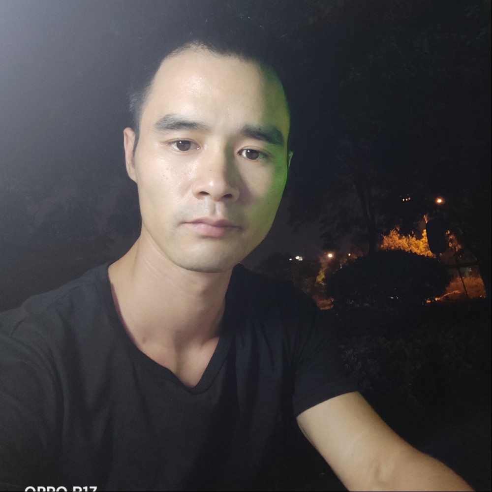 坐板凳的沙发的照片