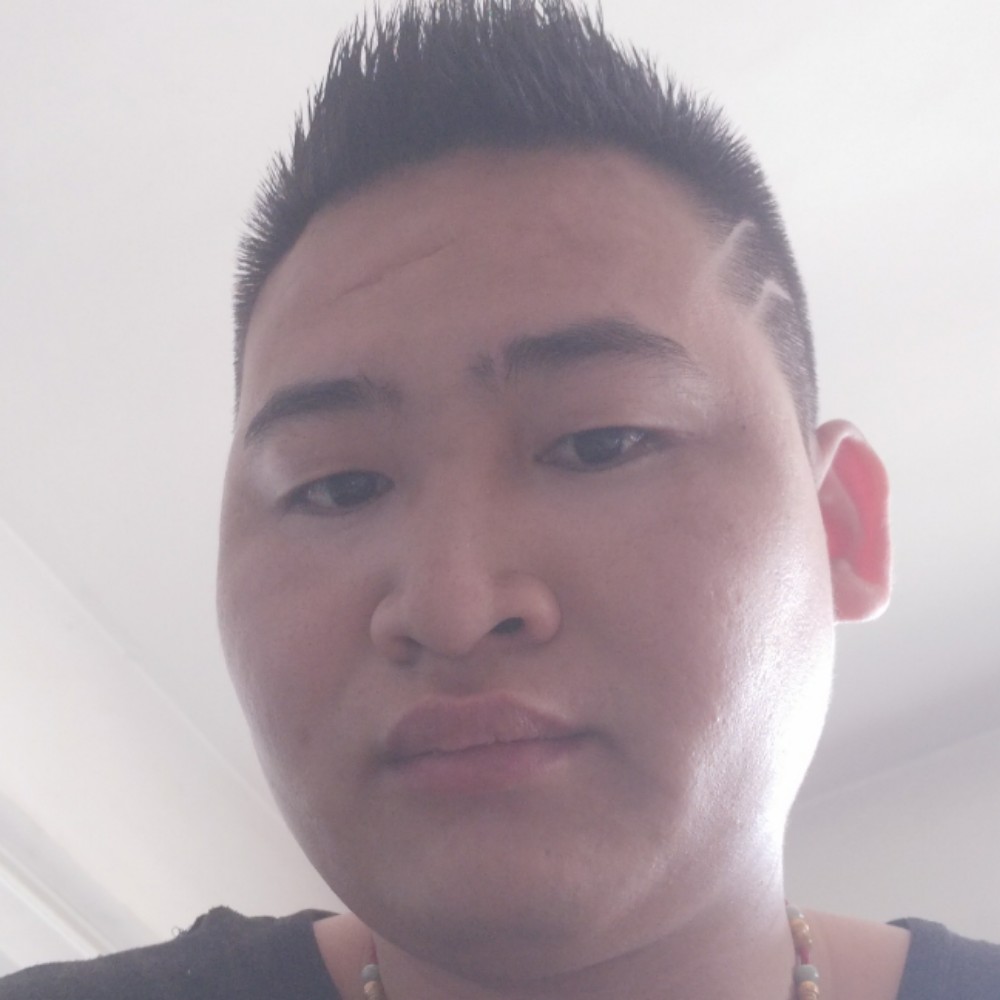 梁，少的照片