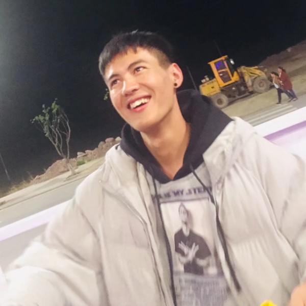 路人打单纯的照片