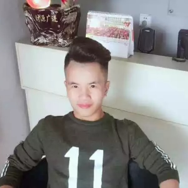 小笼包深拥孤單的照片