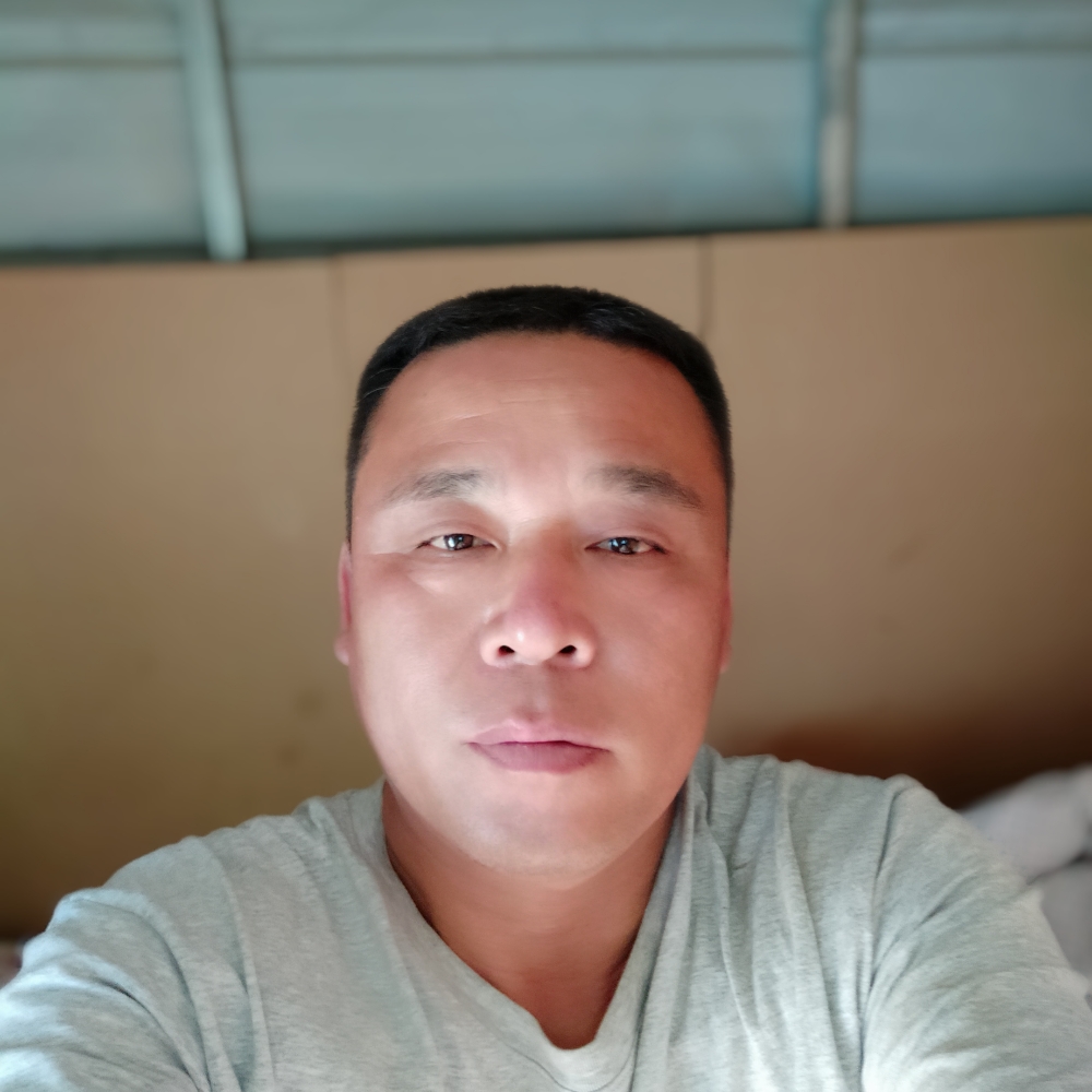 彪壮請摩托的照片