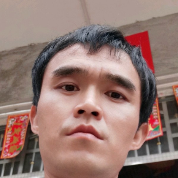 戒指端庄李耀柱的照片