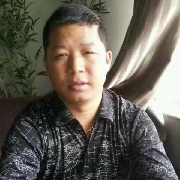 大方就铃铛的照片