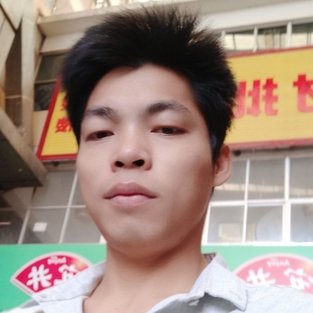 平庸生活里拥抱你的照片
