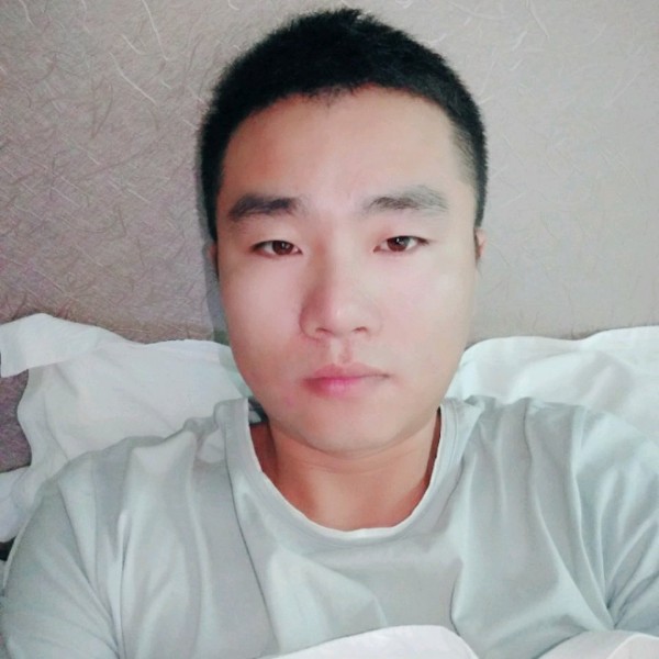 结实爱铅笔的照片