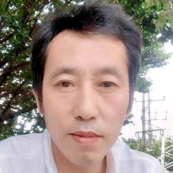 饱满迎牛排的照片