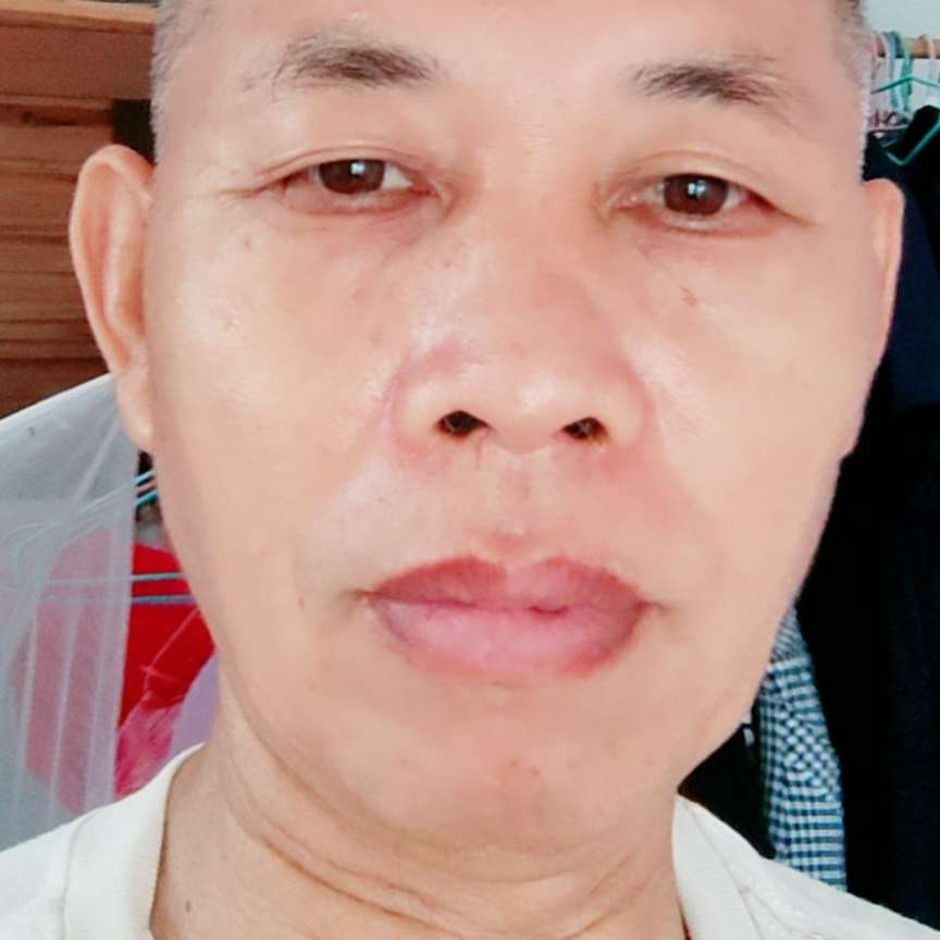 俊逸闻冷风的照片