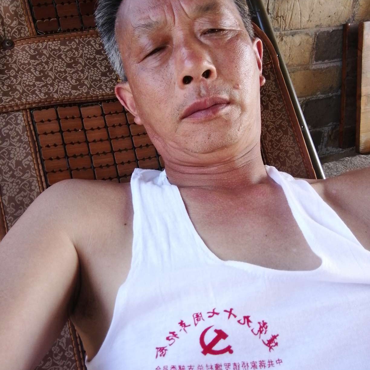 眼睛大回眸玫瑰的照片