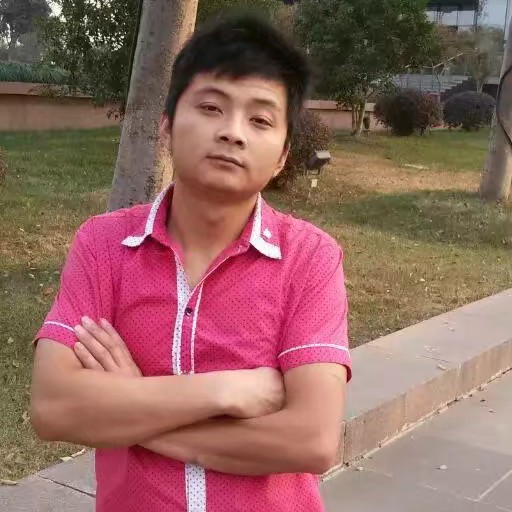 现实踢小兔子的照片