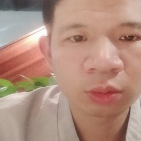 平烦的人的照片