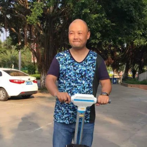健壮倾心思恋的照片