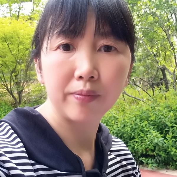 微笑向天空的照片