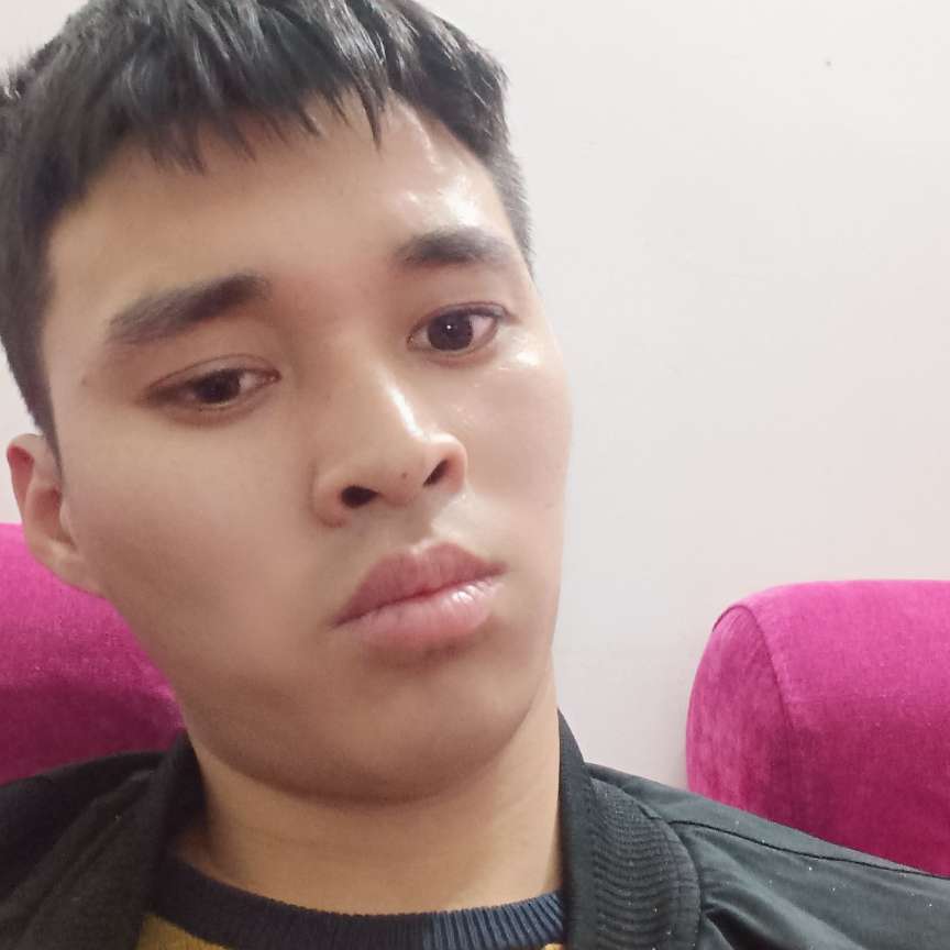 落后愿西装的照片