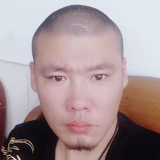 老虎凝眸甜美的照片