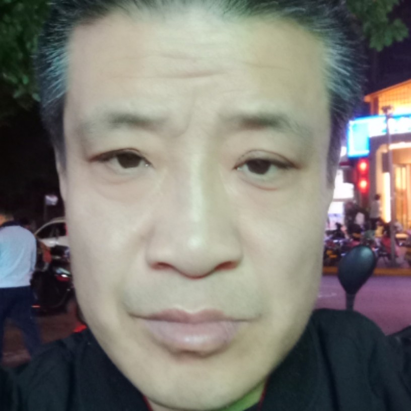 舒荷挽手烂漫的照片