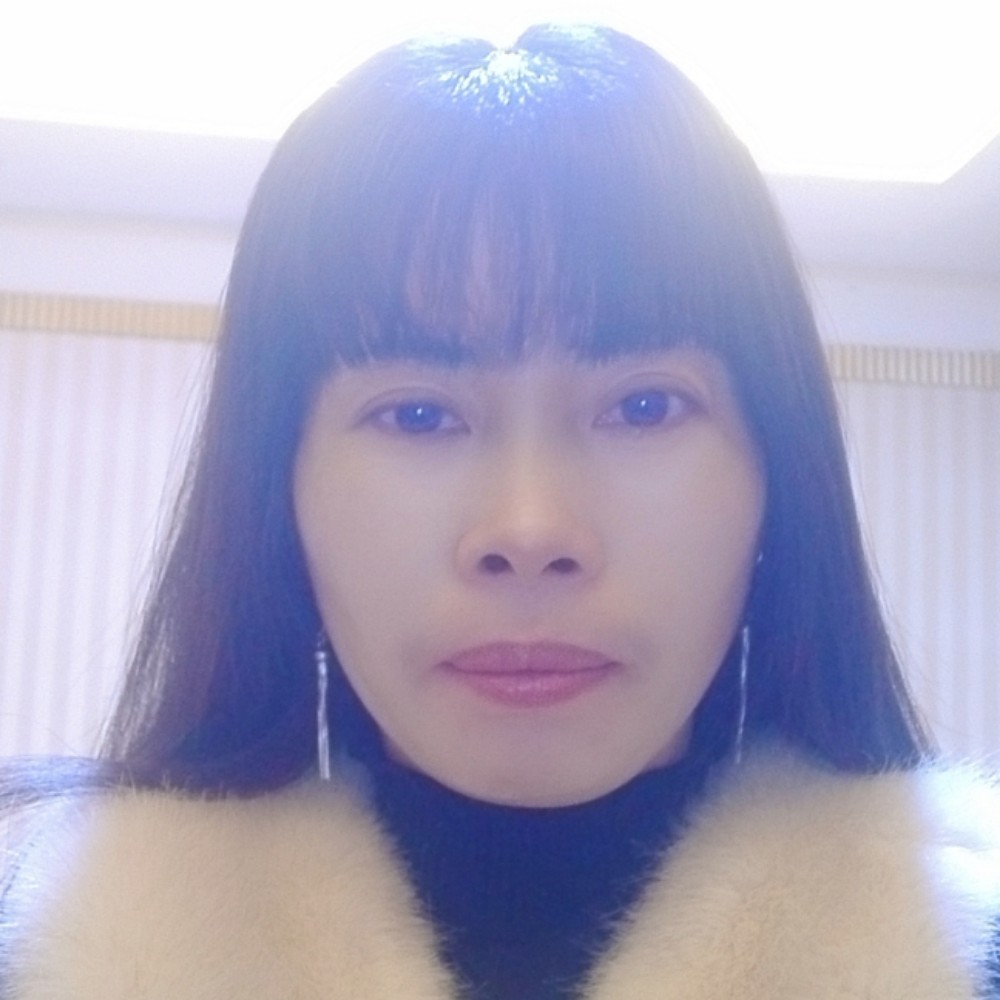 和谐草丛的照片